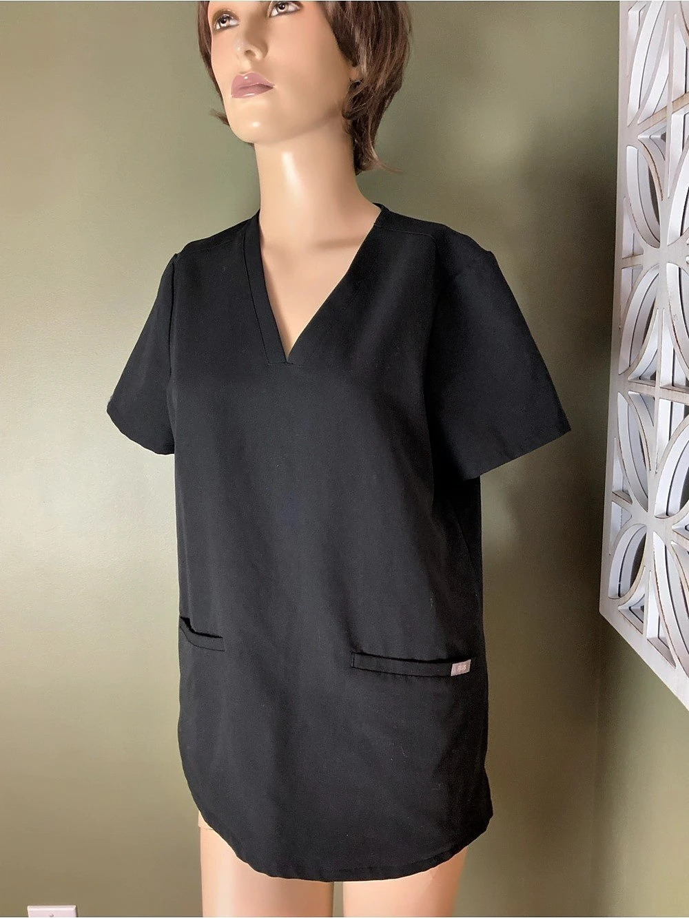 FIGS Casma Three-Pocket Scrub Top Black Small